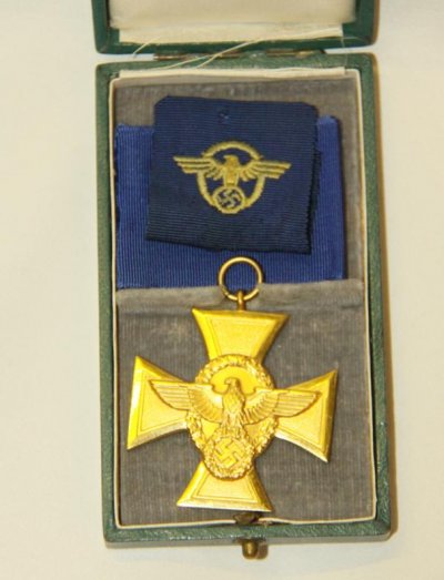 police-25-year-medal.jpg