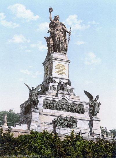 640px-Niederwalddenkmal_um_1900.jpeg