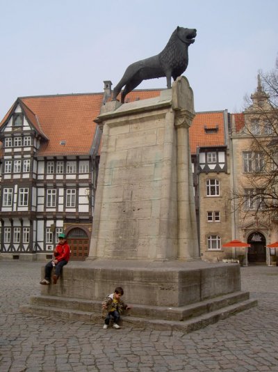 braunschweig-welfendenkmal-mit-dem-braunschweiger-29974.jpg