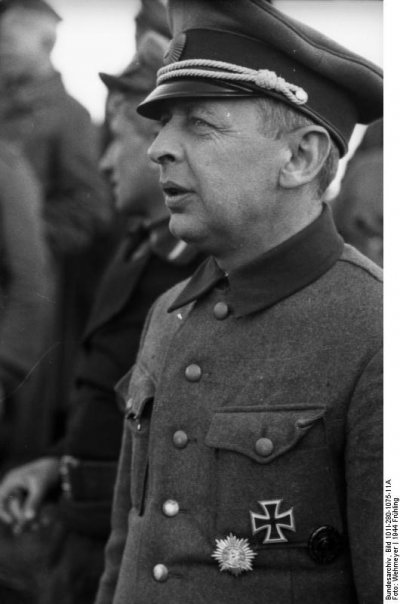 Bundesarchiv_Bild_101I_280_1075_11A__Russland__Brigadekommandeur_Borislaw_Kaminski.jpg