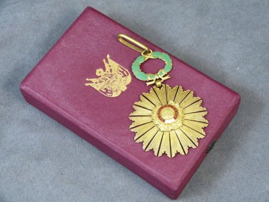 medalla-condecoracion-antigua-al-orden-del-sol-de-peru-1821-10284-MLM20026003562_122013-F.jpg