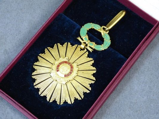 medalla-condecoracion-antigua-al-orden-del-sol-de-peru-1821-10267-MLM20026003542_122013-F.jpg