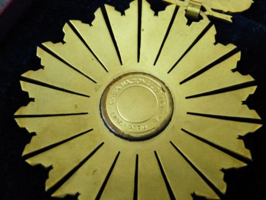 medalla-condecoracion-antigua-al-orden-del-sol-de-peru-1821-10251-MLM20026003560_122013-F.jpg