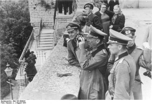 Bundesarchiv_Bild_183-B08041,_Reval,_Besuch_General_Georg_v._KГјchler_in.jpg