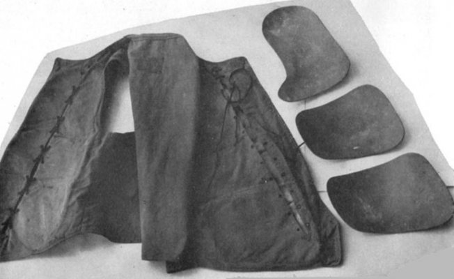 Japanese_World_War_II_bulletproof_vest.jpg