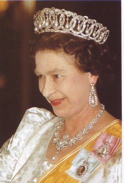 gracie jewellery queen elizabeth family order.jpg