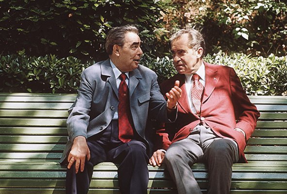 Leonid-Ilich-Brezhnev-sleva-i-Richard-Nikson.jpg