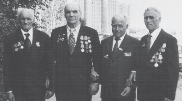 Слева направо И.Г. Тарбаев, А.Т. Павловский, С.В. Быков, И.А. Алексеев. Июль 1982 года..jpg