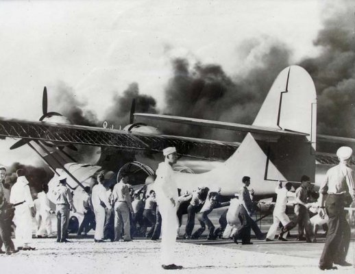 1941-12-7-NAS-Kaneohe-01.jpg