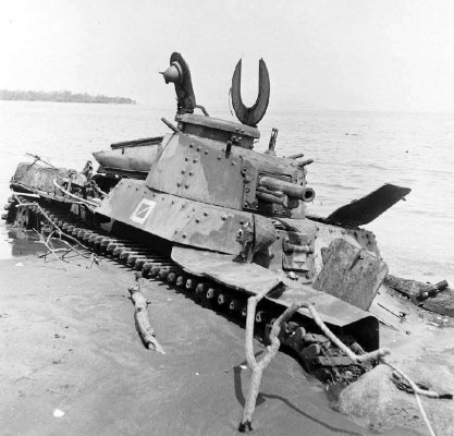 0 WW2-Photo-WWII-Abandoned-Japanese-Tank-on-Beach.jpg