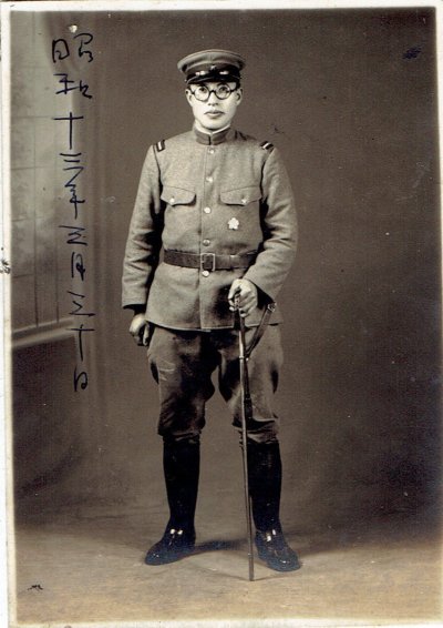 WW2-Original-Photograph-Japanese-Soldier-with-Sword.jpg