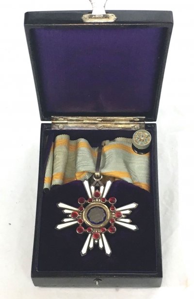 WWII-Japanese-Military-Order-Of-The-Sacred-Treasure.jpg