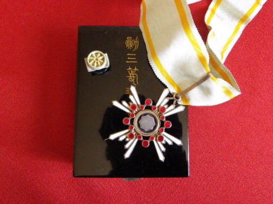 Japanese-3rd-class-Order-of-the-Sacred-Treasure.jpg