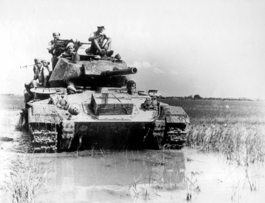 0 French_M24_Chaffee_Vietnam.jpg