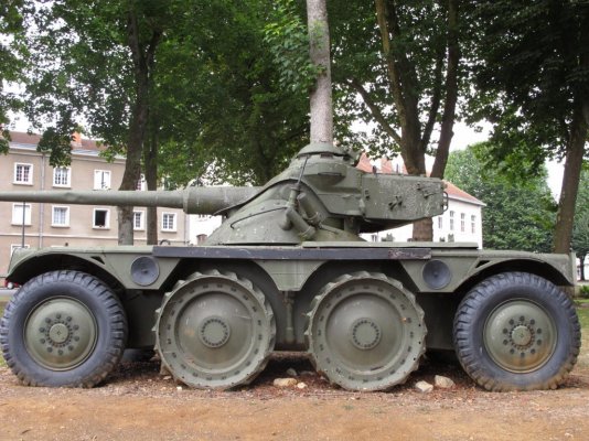 panhard_ebr_fl_10_90_french_armored_car__by_futurewgworker-d97rnj1.jpg