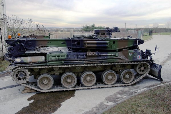 AMX-30D-cote-droit.jpg