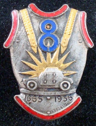 8-rc-insigne-metallique-du-8-regiment-de-cuirassiers-petit-modele-de-fabrication-drago-romainvil.jpg