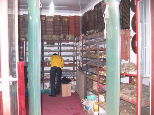 counterfeiting_shop_in_china_storage.jpg