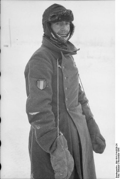 404px-Bundesarchiv_Bild_101I-214-0328-24%2C_Russland%2C_Soldat_der_franz%C3%B6sischen_Legion.jpg