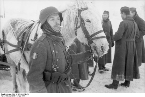 Bundesarchiv_Bild_101I-214-0328-28%2C_Russland%2C_Soldaten_der_franz%C3%B6sischen_Legion.jpg