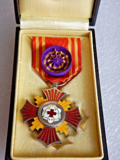 ям Manchukuo-RED-CROSS-大滿洲帝國-medal1932award-from.jpg