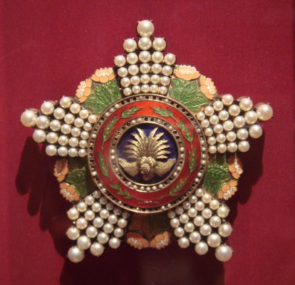 Order_of_the_Precious_Crown_end_of_19th_century_Japan.jpg