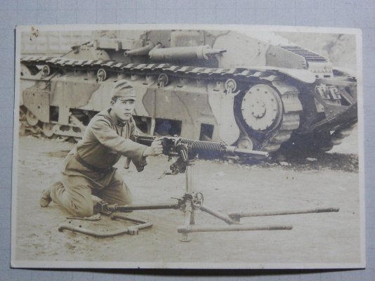 0 WW2-Japanese-Army-Machine-gun-hand-and-tankmans.jpg