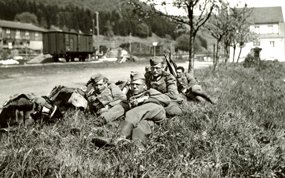 Soldats-du-77-en20attente-a-la-gare-de-Heuberg-PM.jpg