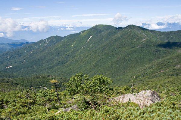 Mt.Kimpu_from_Mt.Kitaokusenjodake_03.jpg