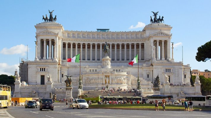 1280px-Vittoriano_Altare_della_Patria_2013-09-16.jpg