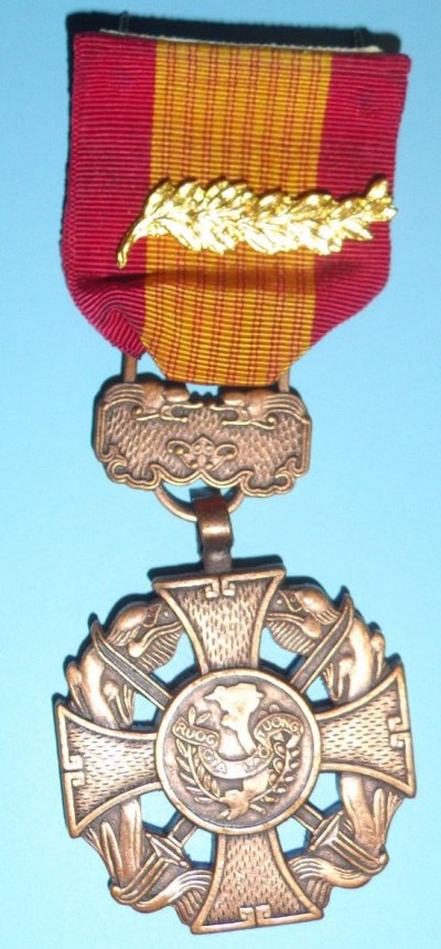 z39-RVN-Vietnam-Gallantry-Cross-Medal-original.jpg