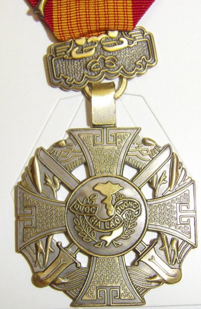 b9700-RVN-Vietnam-Gallantry-Cross-Medal-original-US-_57.jpg
