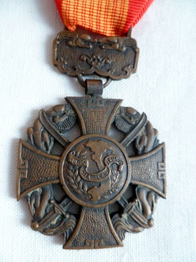 Medaille-Indochine-CROIX-DE-LA-BRAVOURE-VIETNAM-1950-_57.jpg