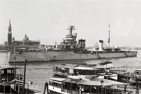 00 ITAL  ЛКР   Colleoni a Venezia il 20-4-1934 (Guido Alfano via Giorgio Parodi).jpg