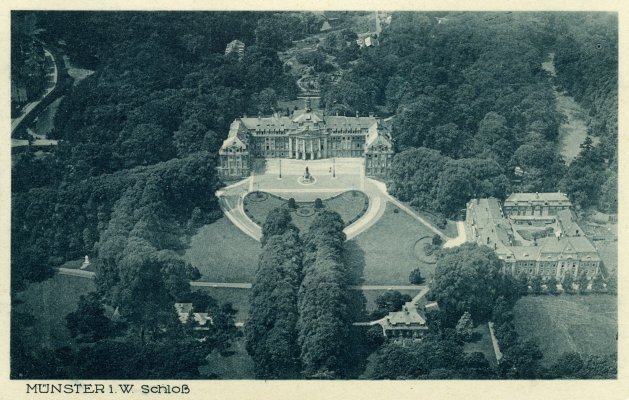 Luftbild-Schlossplatz-um-1920.jpg