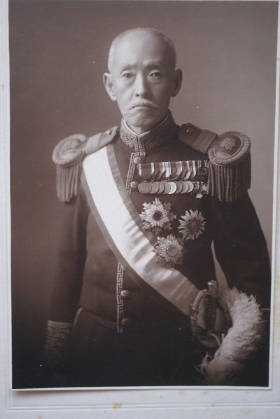 Photo-of-Japanese-nobleman-in-full-dress-uniform.jpg