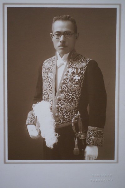 Photo-of-Japanese-diplomat-in-full-dress-uniform.jpg