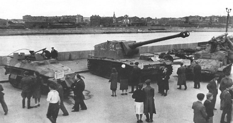 Moskau, Gorki Park. Ausstellung deutscher Kriegsbeute.jpg