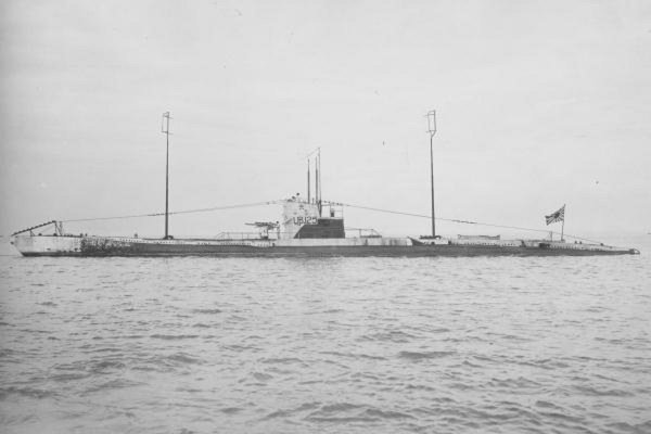 Japanese_submarine_Maru-6_in_1919.jpg