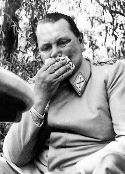 7. Göring in US Gewahrsam-3.JPG