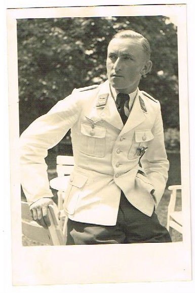 пилот LT. HAUSNER.jpg