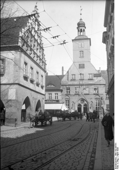 Bundesarchiv_Bild_102-05751,_Brandenburg,_Rathaus_mit_Roland.jpg