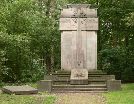 Eilenriede_Kriegsdenkmal_Inf_Regiment_73.jpg