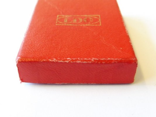 rotes-ldo-etui-aussenmasse-65-x-50-x-14mm_5.jpg