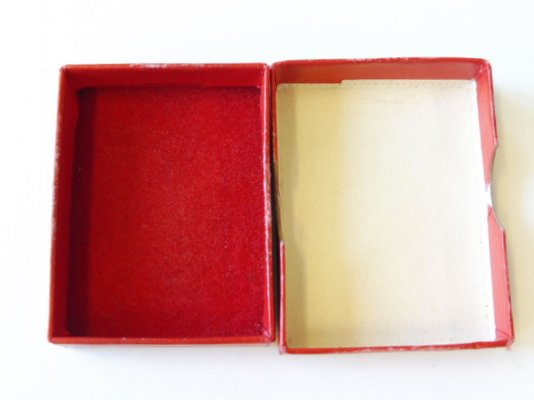 rotes-ldo-etui-aussenmasse-65-x-50-x-14mm_7.jpg