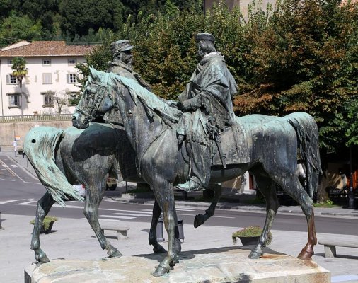 ital  Piazza_Mino_Denkmal_Fiesole-1.jpg