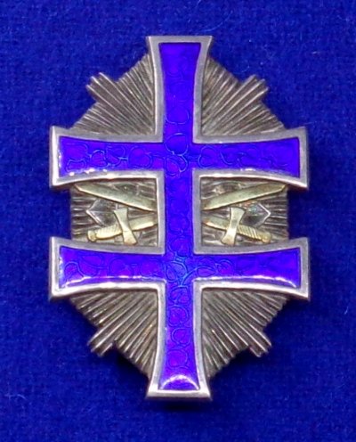 War_Victory_Cross_3rd_class_with_swords_badge_(Slovakia_1942-1945)_-_Tallinn_Museum_of_Orders.jpg