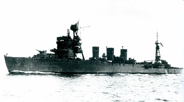 1200px-Japanese_cruiser_Isuzu_1944.jpg