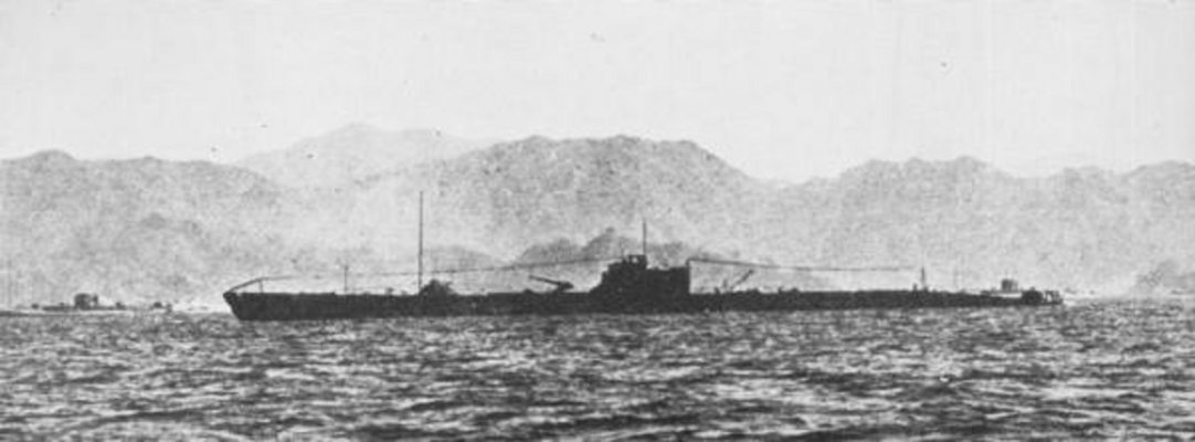Japanese_submarine_I-175_in_1941.jpg