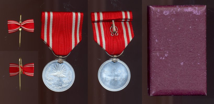 Медаль обычного члена Общества японского Красного Креста в коробке (2).jpg